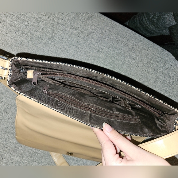 Carryland Purse - Picture 10 of 16